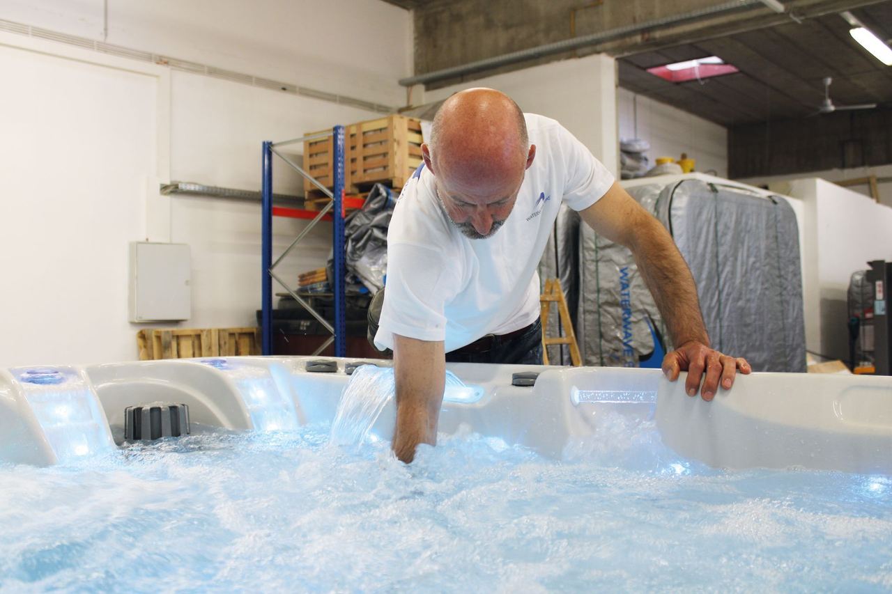 Waterwave Spas Wassertest und Düsenprüfung im Entwicklungszentrum